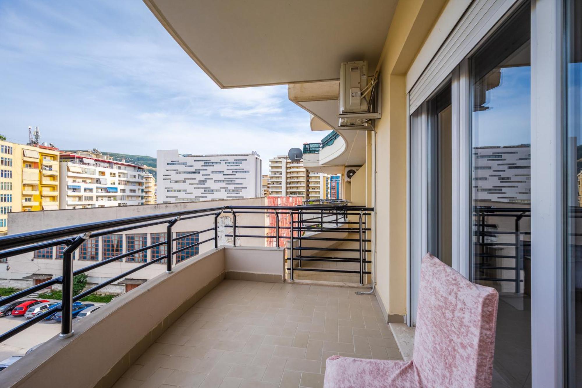 City Center Apartments By Kondo Stays Vlorë Buitenkant foto
