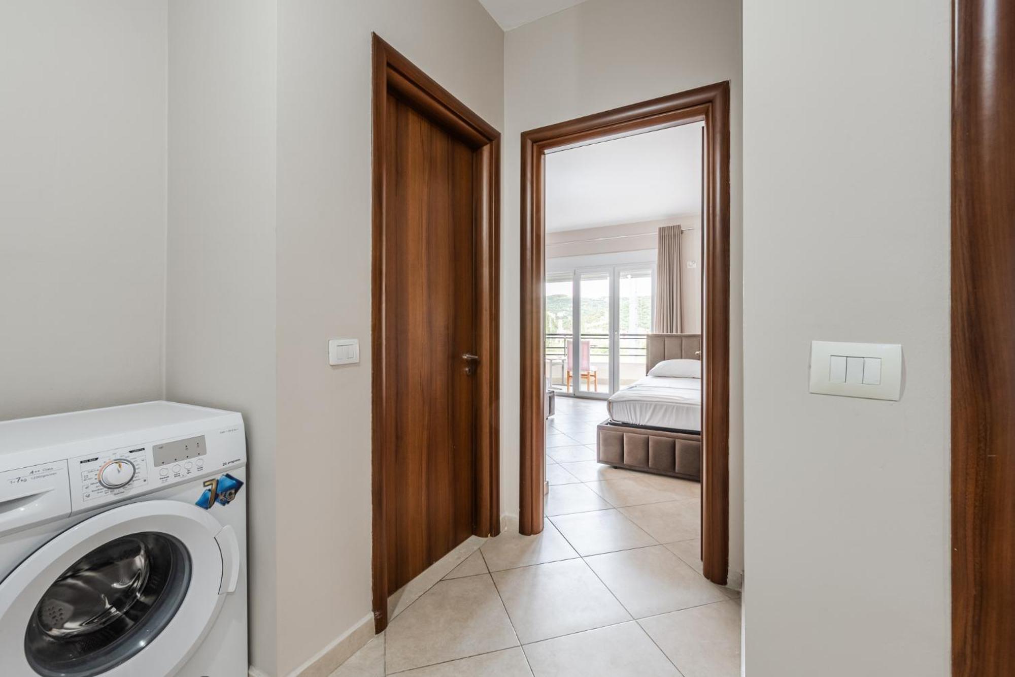 City Center Apartments By Kondo Stays Vlorë Buitenkant foto