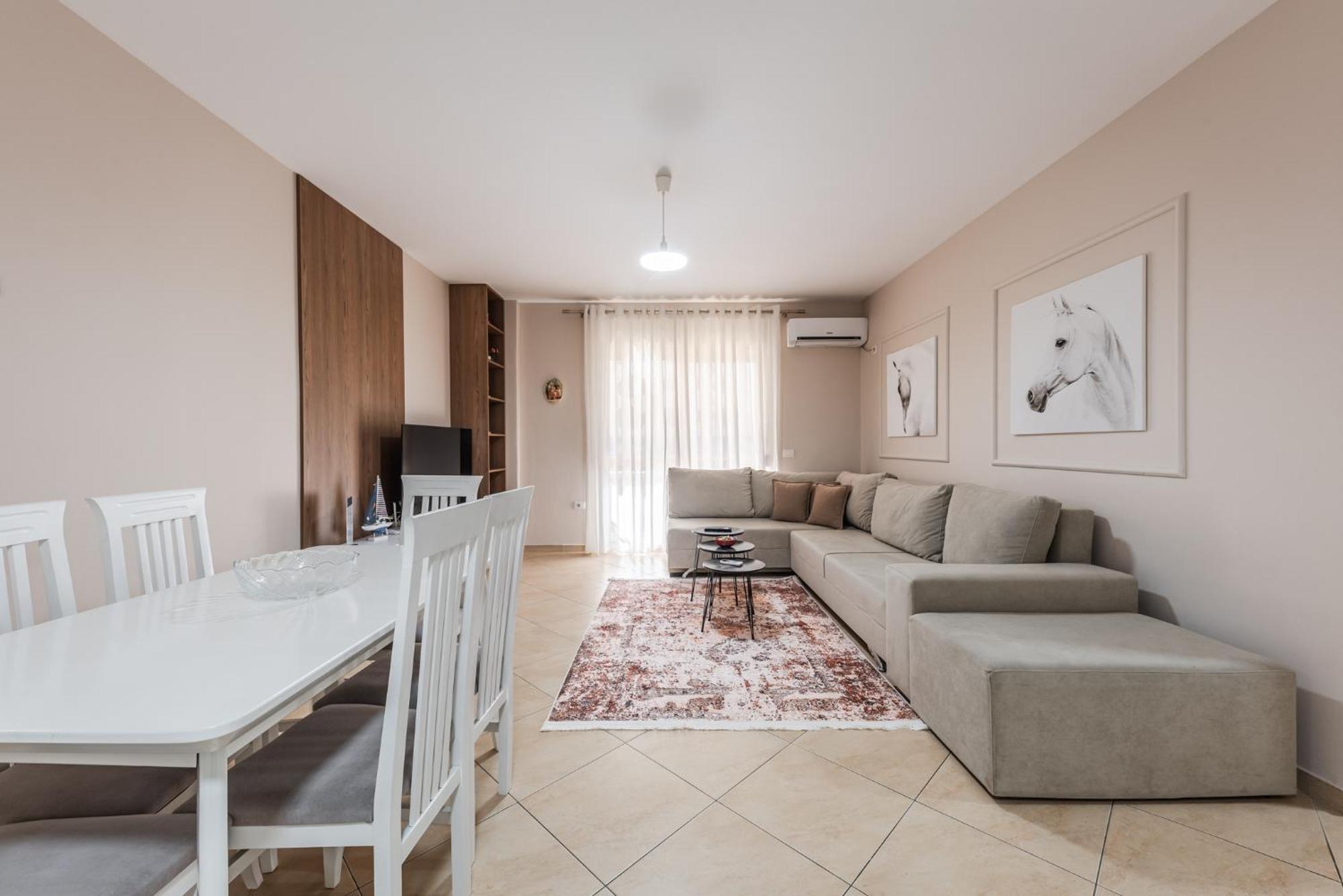 City Center Apartments By Kondo Stays Vlorë Buitenkant foto
